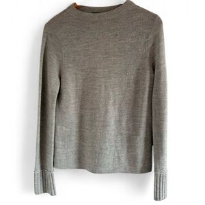 Club Monaco 100% Merino Wool Light Gray Women's Sweater Size Small